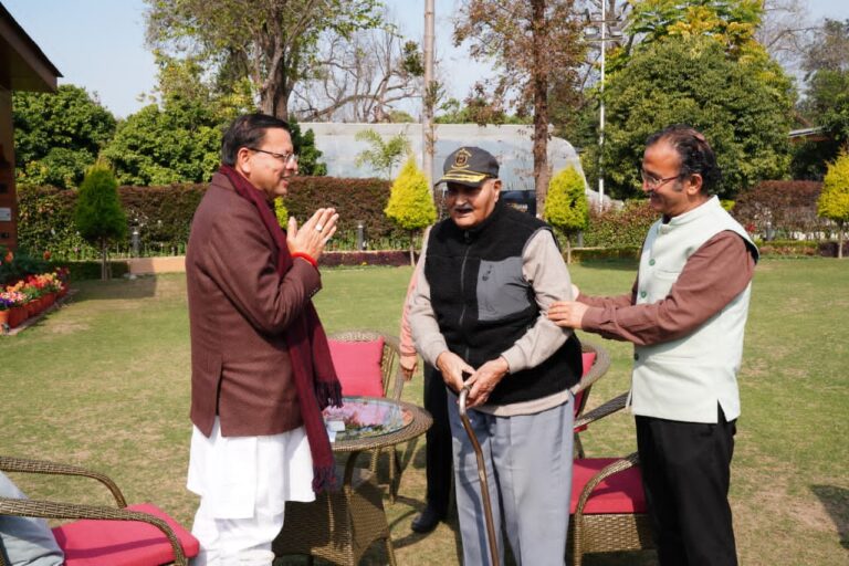 मानवता और संवेदना की मिसाल: सेवानिवृत्त ब्रिगेडियर ने मुख्यमंत्री राहत कोष में दिया 10 लाख का योगदान