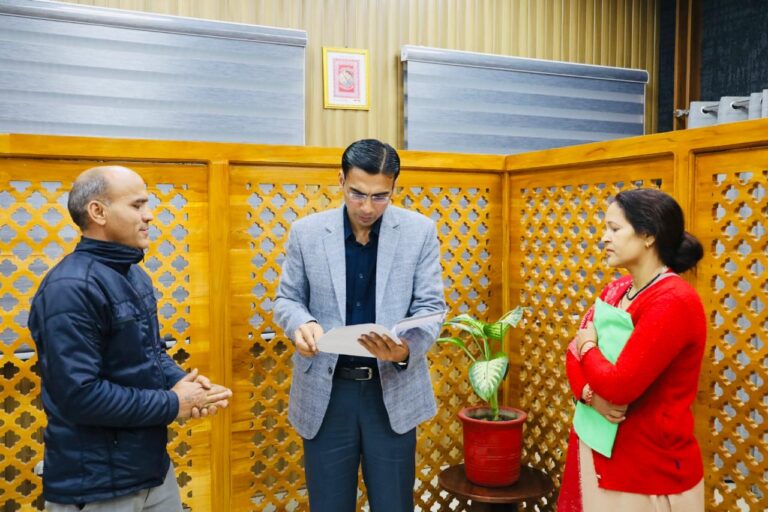 जिला प्रशासन का सख्त एक्शन: 15 साल बाद विस्थापित दंपति को दिलाया आवासीय भूखंड पर कब्जा…