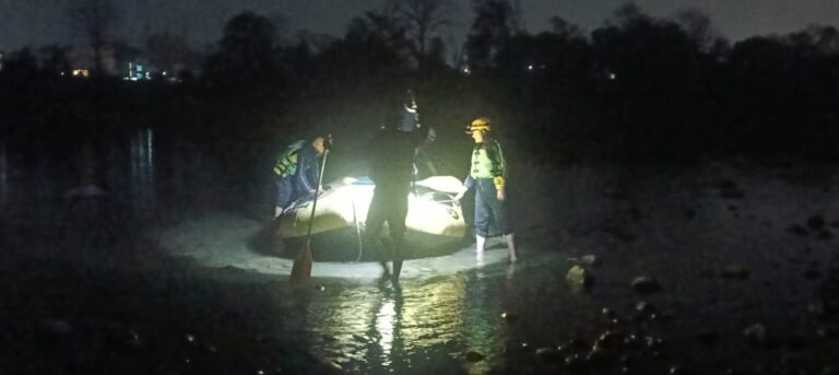 पशुलोक बैराज के निकट टापू पर फंसे युवक को एसडीआरएफ ने किया सकुशल रेस्क्यू