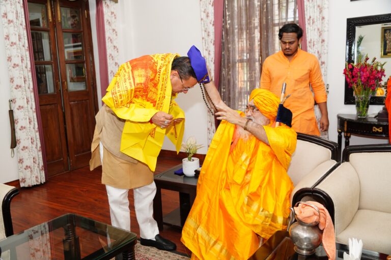 सीएम धामी और केदारनाथ धाम के रावल की भेंट, यात्रा सीजन की तैयारियों पर चर्चा
