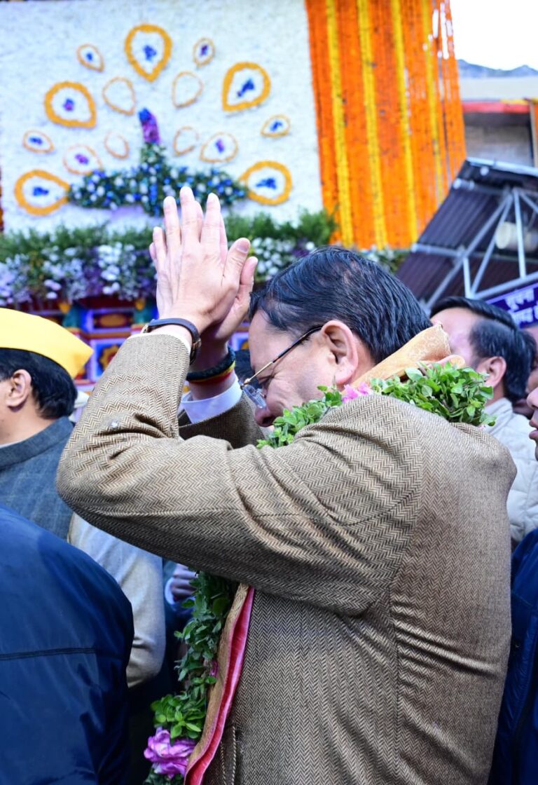 चमोली : वैदिक मंत्रोच्चार के साथ खुले भगवान बद्रीनाथ के कपाट, आस्था और उल्लास से गूंजा धाम..