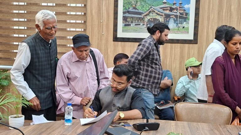 गीतांजलि एनक्लेव में लापरवाही पर सख्ती, विभागों को अधूरे कार्य जल्द पूरे करने के निर्देश