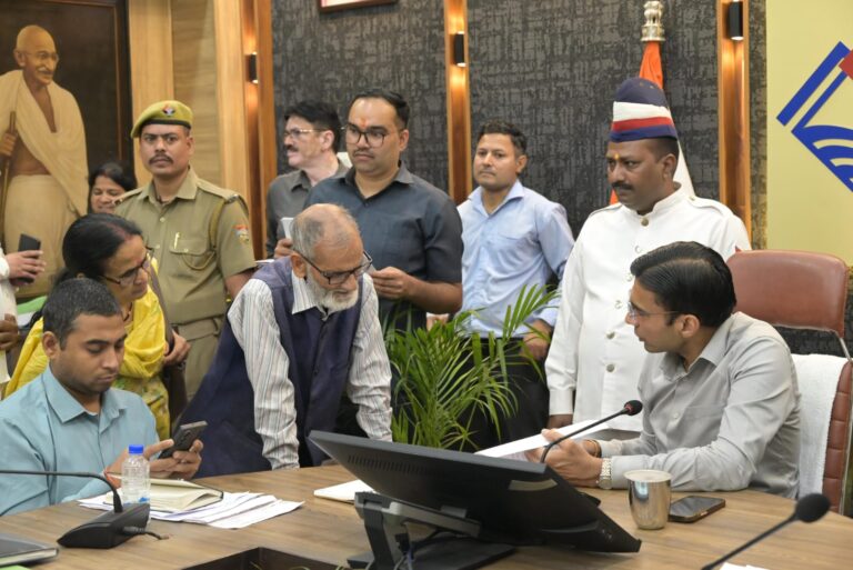 जन समस्याओं के समाधान का भरोसा बना ‘जन दर्शन’, फरियादियों की संख्या 300 पार
