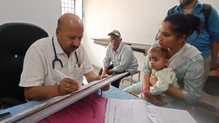 स्वास्थ्य विभाग अलर्ट मोड पर, जिला आपातकालीन परिचालन केंद्र ने जारी किए हेल्पलाइन नंबर
