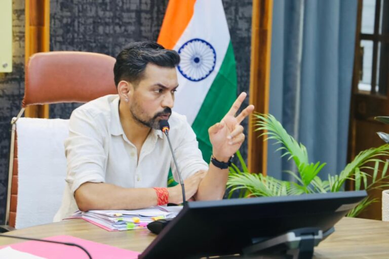 नशे की सप्लाई चेन तोड़ने एवं जागरूकता अभियान को जन-आंदोलन बनाने पर डीएम ने दिया जोर